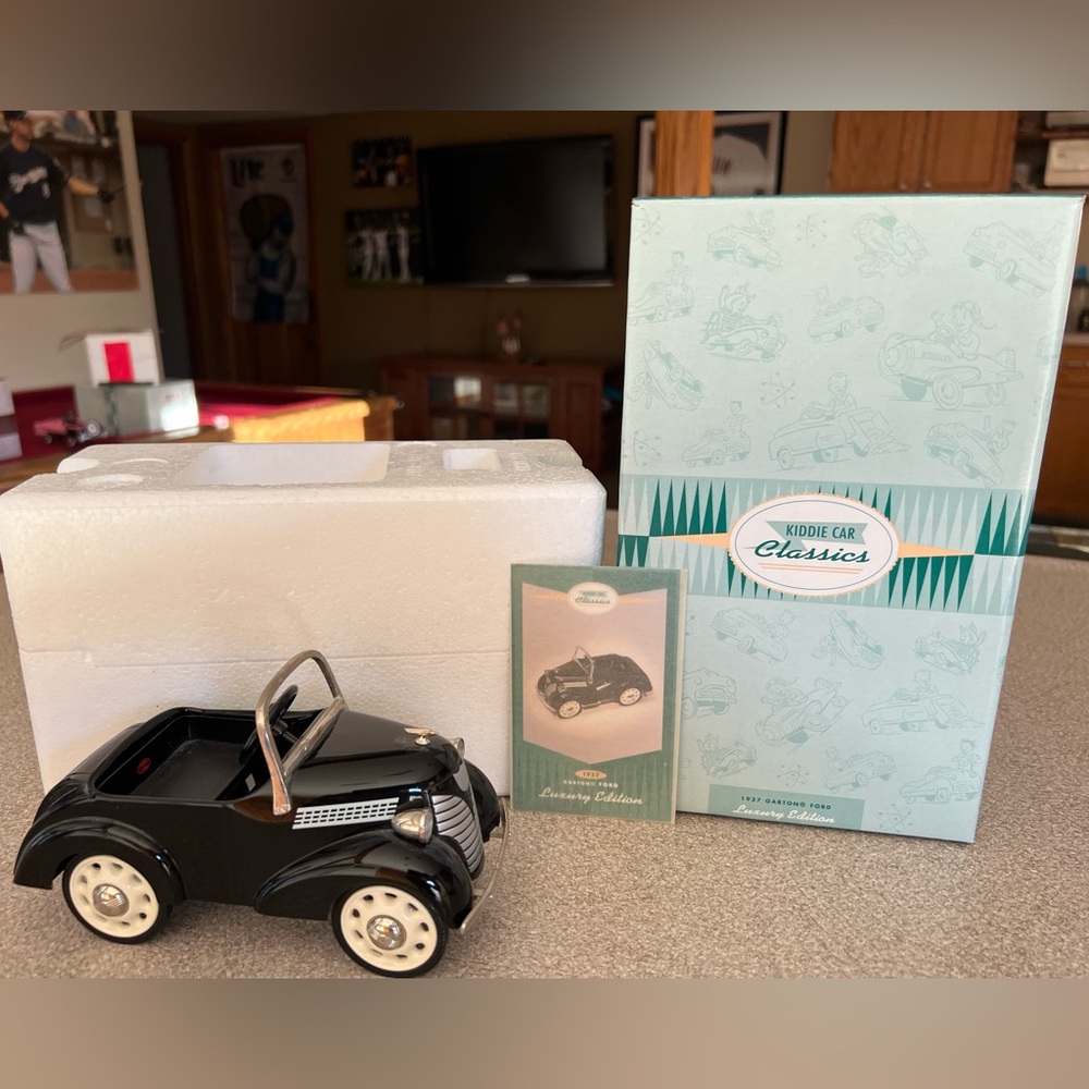 Hallmark Kiddie Car Classics 1937 Garton Ford Luxury Edition collectible toy